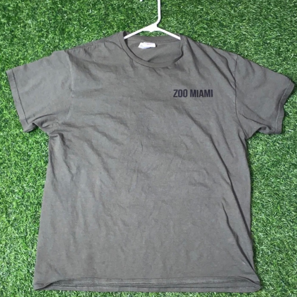 Miami Zoo 2022 Tee T-shirt Size Large Color:GreyISH/GreenISH alligator design